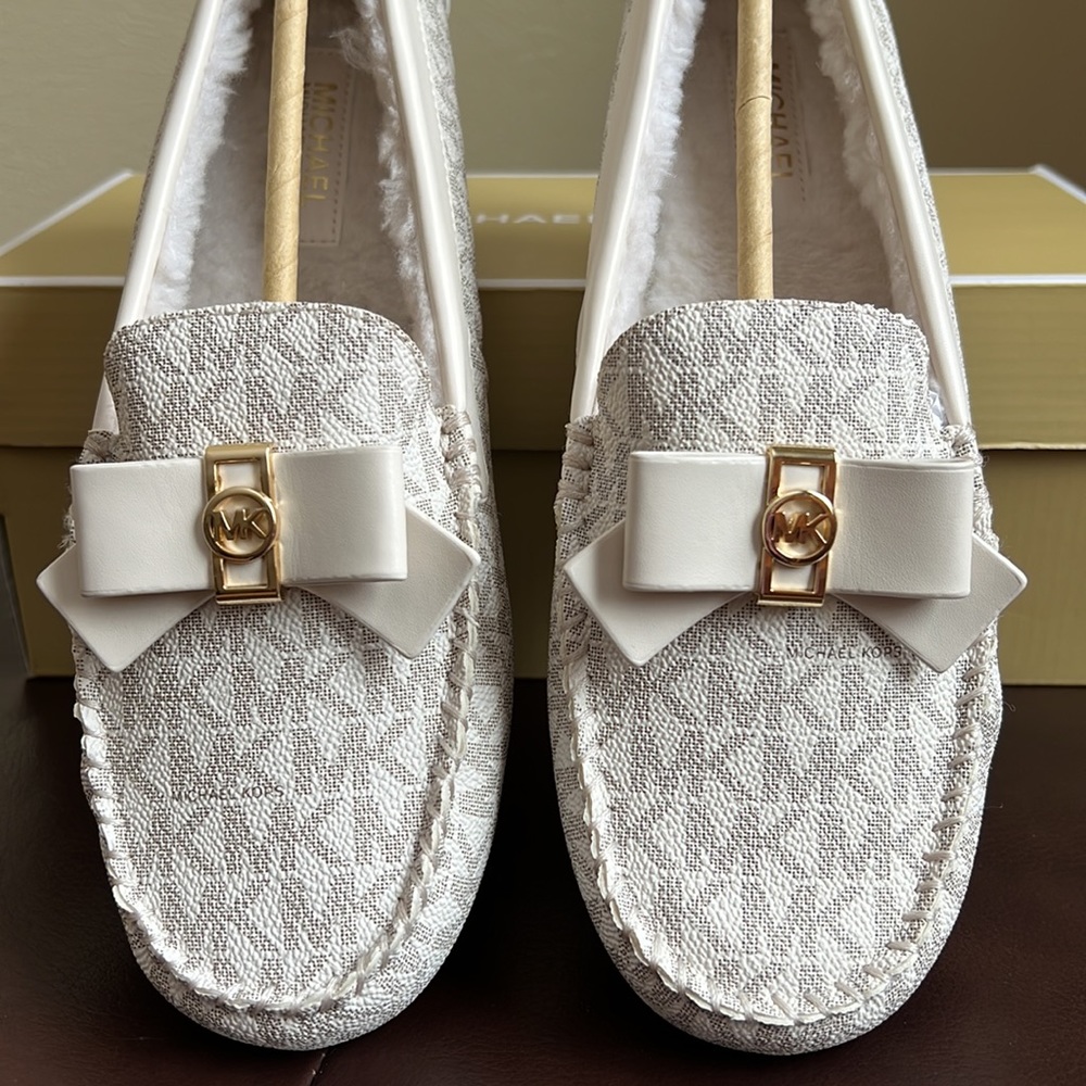 Michael Kors Erica Slipper Signature Vanilla  9 - Picture 5 of 12